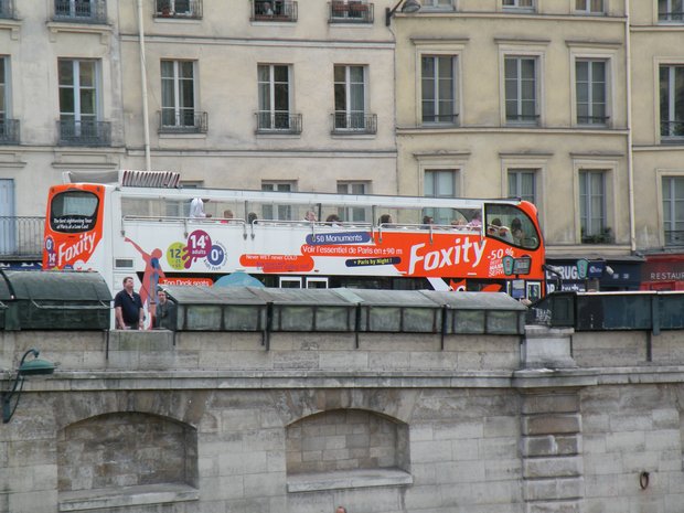  Car Foxcity sur les quais de Paris